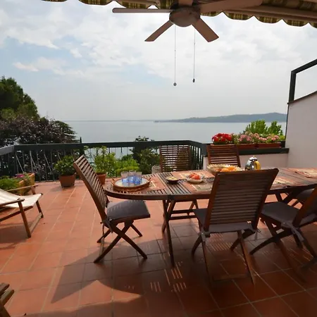 Claudia-la Terrazza Sul Lago *